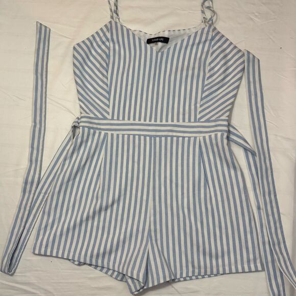 SUGAR + LIPS Women's Size M Lynsea Blue Stripe Shorts Romper Adjustable Straps - Picture 1 of 11